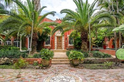 1/2 Acre Estate On Leafy Way In The Grove - GroveExperts.com