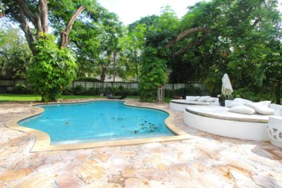 A 5 Bedroom House On An Extra Large Lot