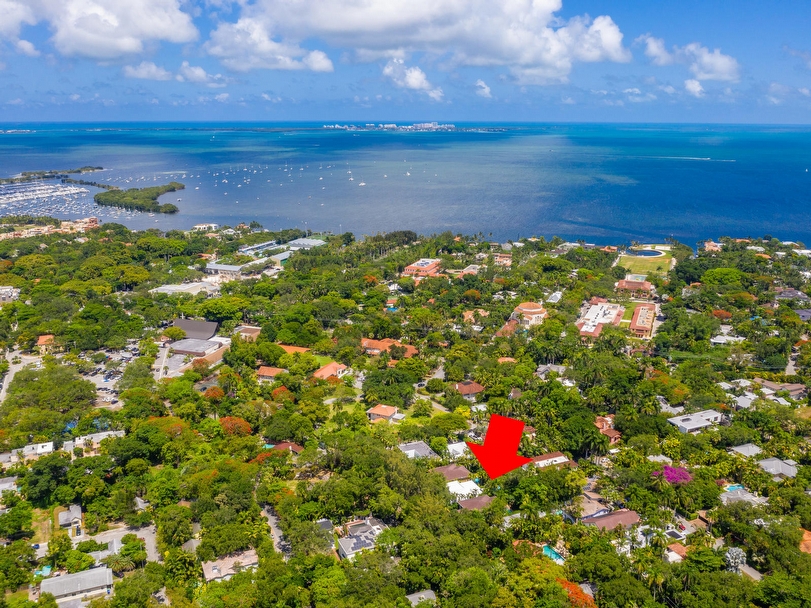 3550 Avocado Ave in Coconut Grove