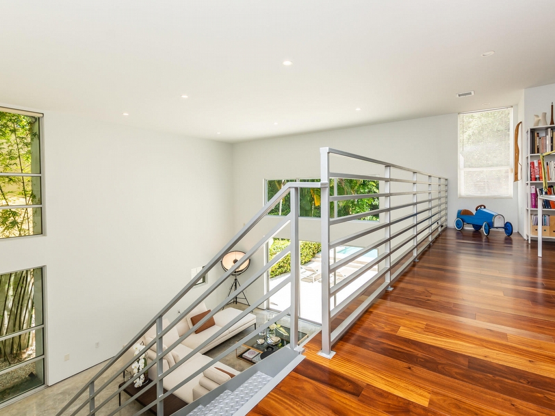 3550 Avocado Ave in Coconut Grove