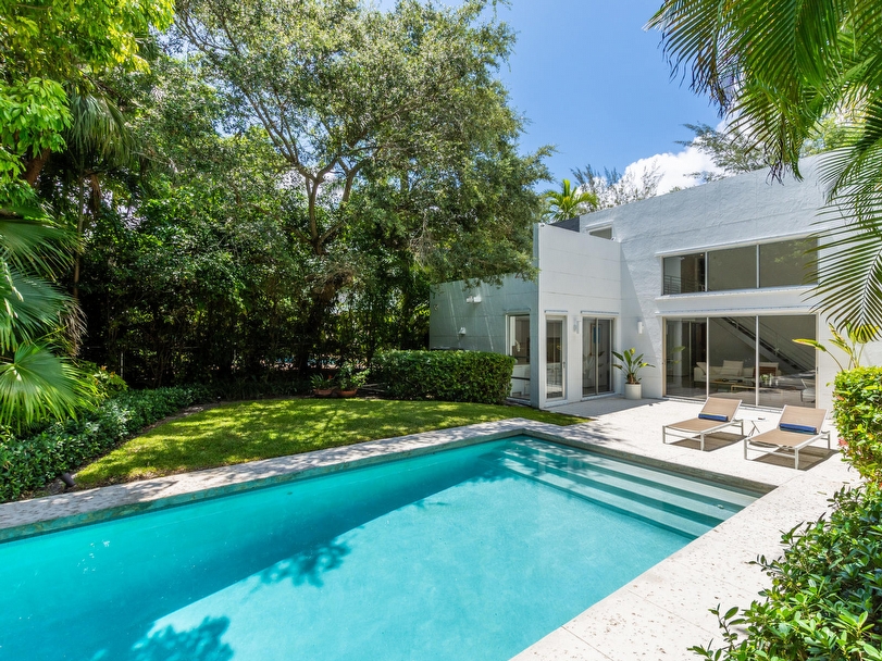 3550 Avocado Ave in Coconut Grove