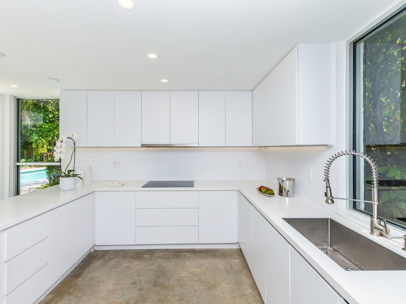 3550 Avocado Ave in Coconut Grove