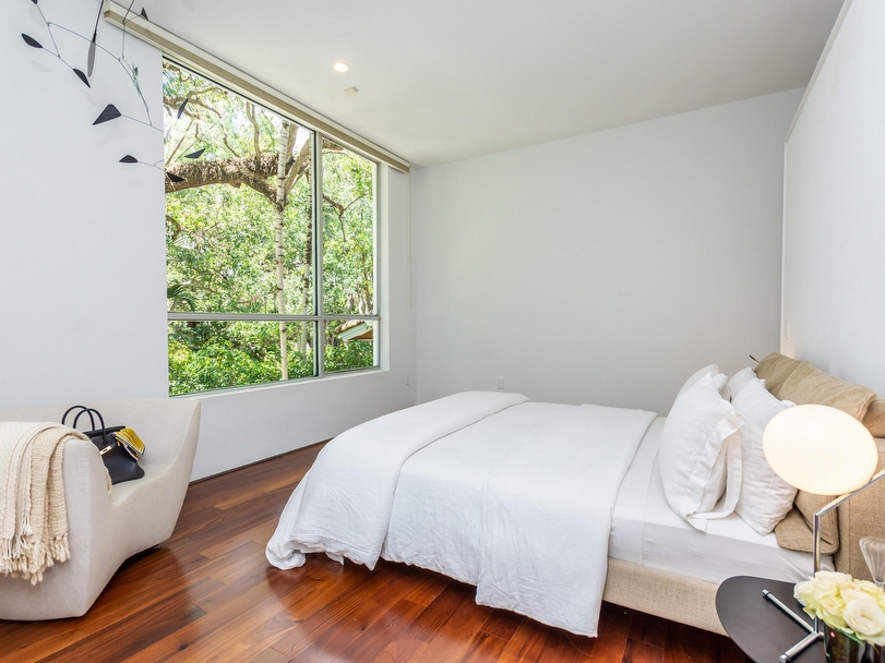 3550 Avocado Ave in Coconut Grove