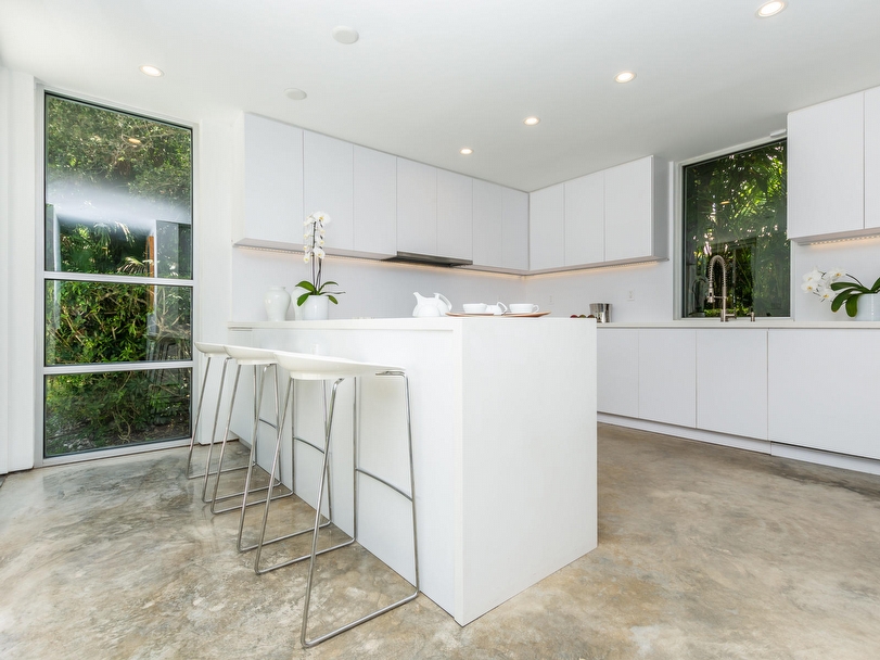 3550 Avocado Ave in Coconut Grove