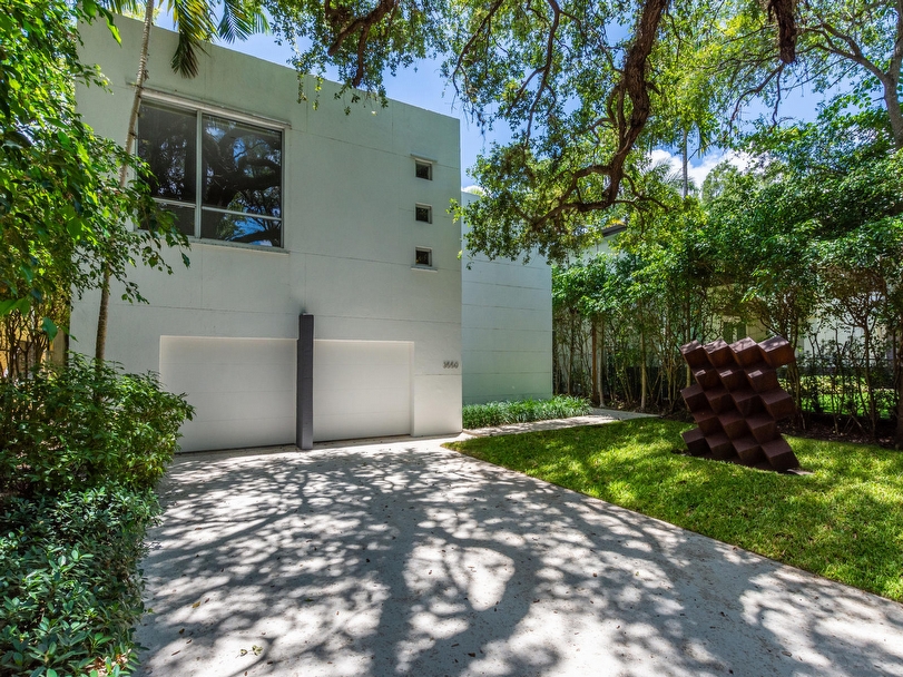 3550 Avocado Ave in Coconut Grove