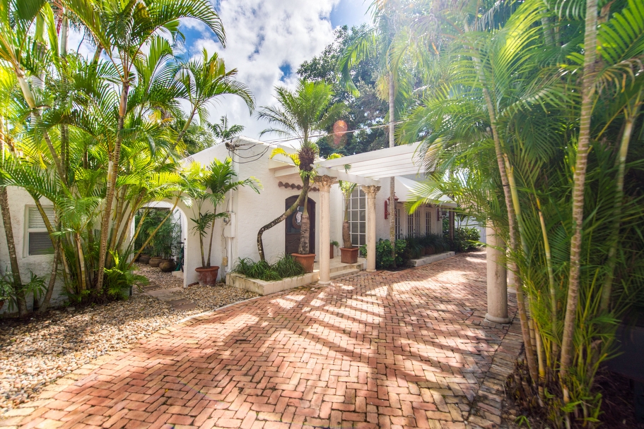 3927 S Douglas Road