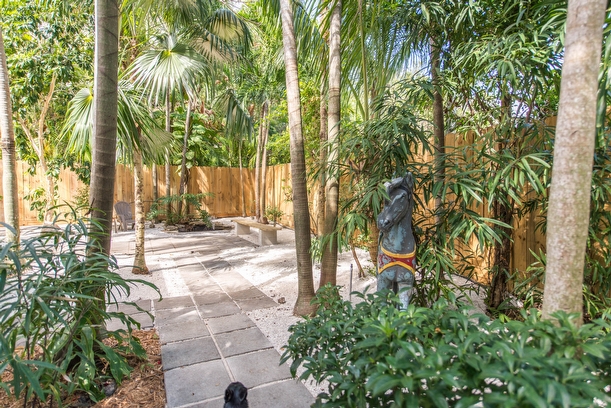 3595 Loquat Avenue