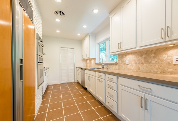2300 Tigertail Court
