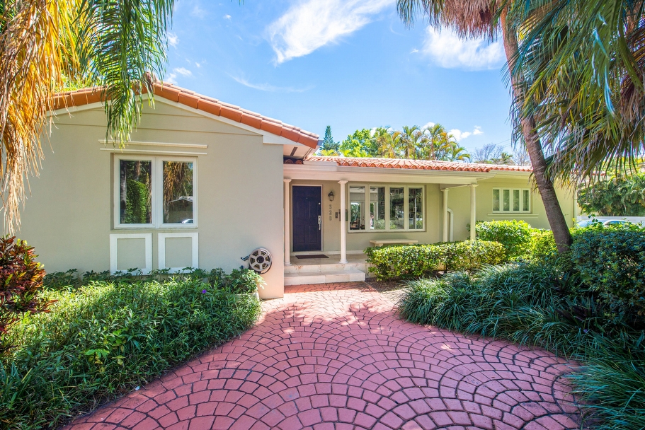 328 Manor Place