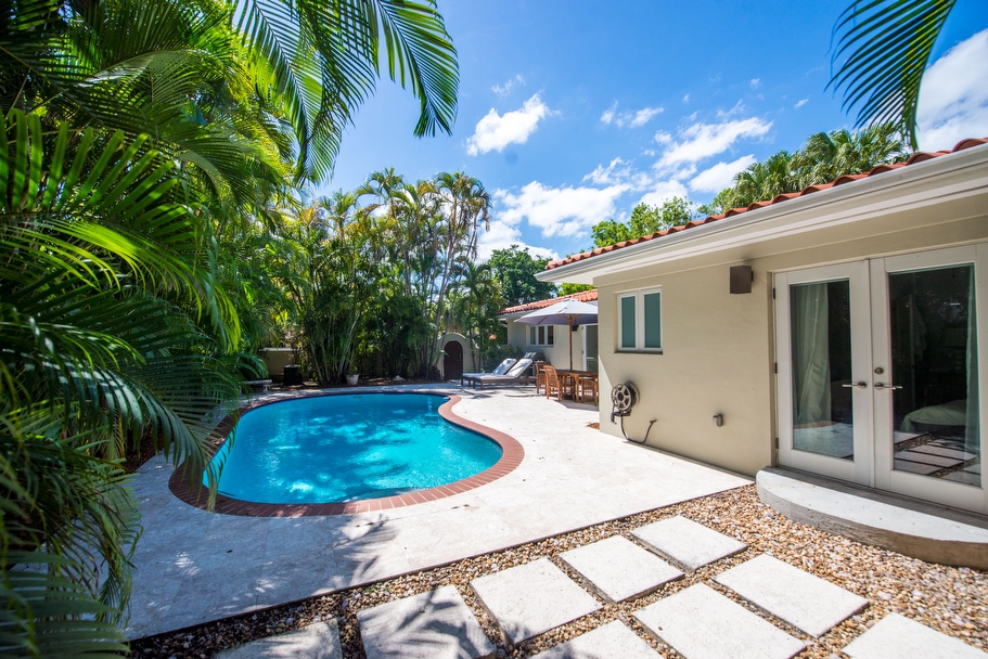 328 Manor Place
