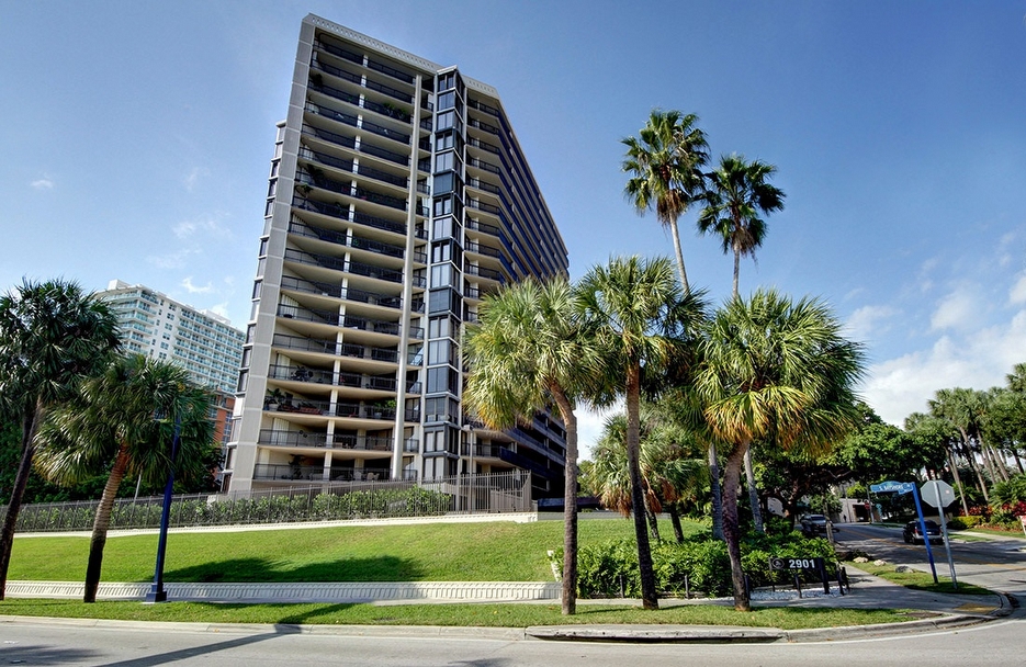 2901 S Bayshore Dr