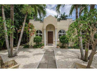 Old Spanish 3 Bedrooms + Guest Cottage
